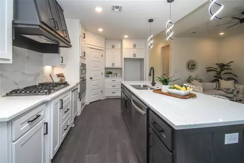 Kitchen - 430 Rainforest Loop, Centerton, AR 72719 photo 3 of 10