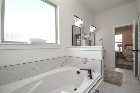 Bath - 430 Rainforest Loop, Centerton, AR 72719 photo 6 of 11
