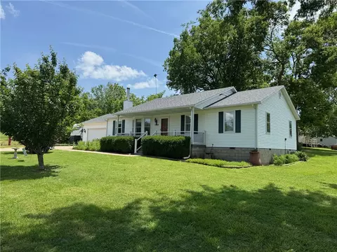 940 Hickory, Washburn, MO 65772