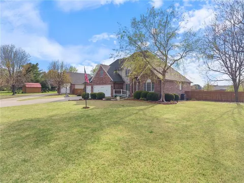 5102 Grove Dr, Rogers, AR 72758