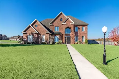 700 Galahad Dr, Springdale, AR 72762