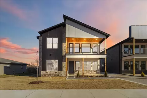 801 NW 10th St, Bentonville, AR 72712
