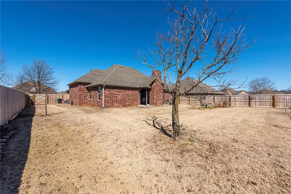 Exterior - 3903 W Owl Creek Pl, Fayetteville, AR 72704 photo 5 of 10