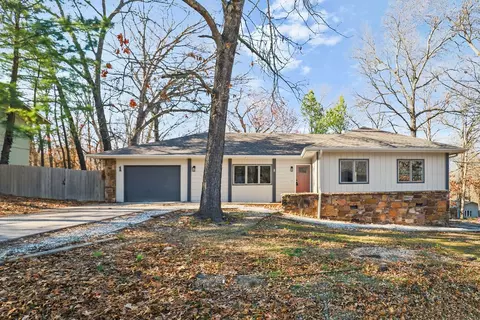 1 Roding Cir, Bella Vista, AR 72715