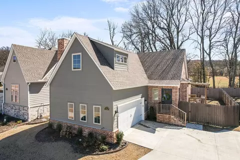 154 N Hawkstone Dr, Fayetteville, AR 72704