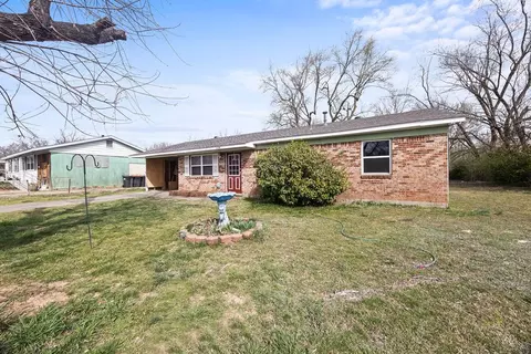 2100 Sycamore Pl, Springdale, AR 72762