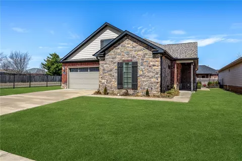 2110 SW Huntwick Ave, Bentonville, AR 72713