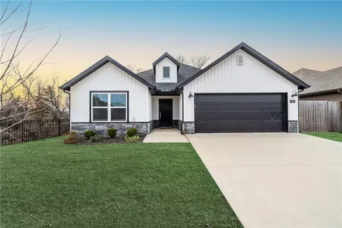 2508 S D St, Rogers, AR 72758