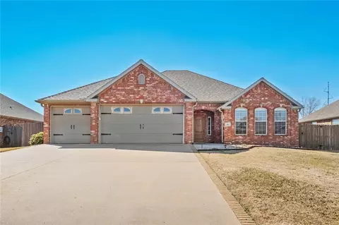 961 Walker St, Centerton, AR 72719