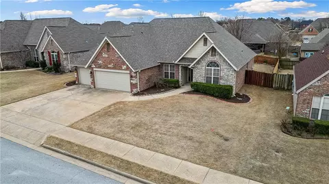 1722 Berkeley Ave, Rogers, AR 72758