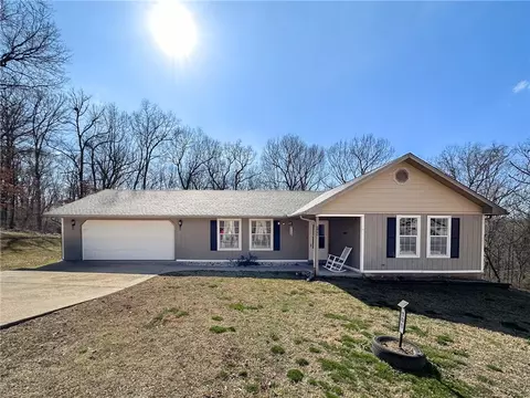 105 Deer Ridge Rd, Gravette, AR 72736