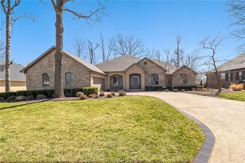 35 Stonehenge Dr, Bentonville, AR 72712