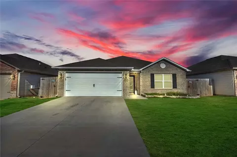 522 Woodcreek Loop, Lowell, AR 72745