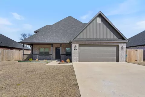 400 Ryder St, Gentry, AR 72734