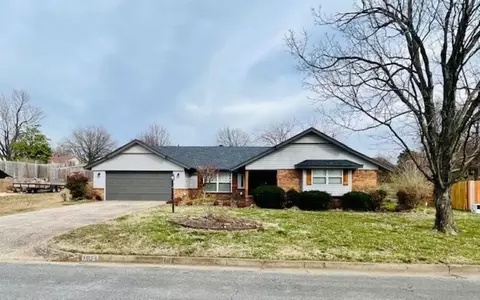 1611 Cartwright Cir, Springdale, AR 72762