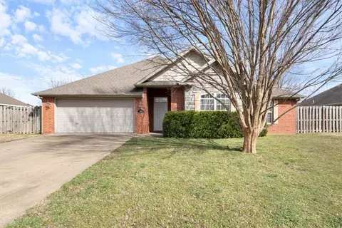 1390 Charles St, Pea Ridge, AR 72751