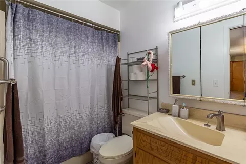 Bath - 2376 Mcray Ave, Springdale, AR 72762 photo 2 of 2
