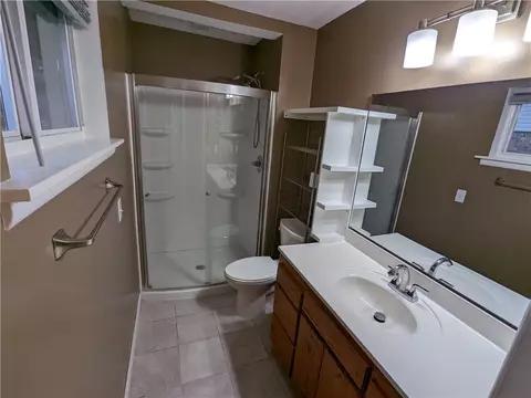 Bath - 2376 Mcray Ave, Springdale, AR 72762 photo 1 of 2