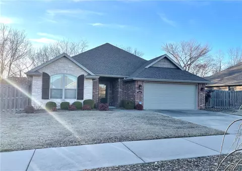 3059 Raven Ln, Fayetteville, AR 72704