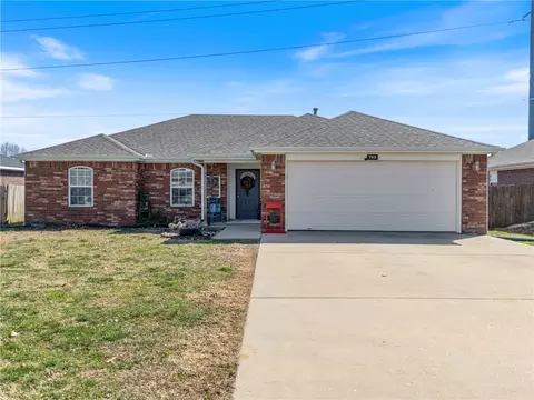 703 Ponderosa St, Centerton, AR 72719