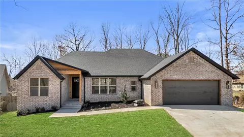 4 Stobo Ln, Bella Vista, AR 72715