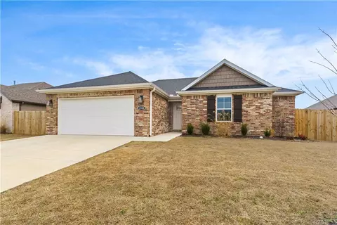1900 E Hudson Dr, Siloam Springs, AR 72761
