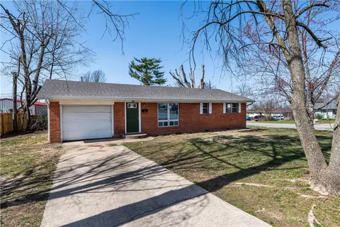 902 S 14th St, Rogers, AR 72758