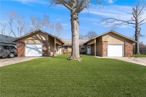 913 Turtle Creek Dr, Rogers, AR 72756