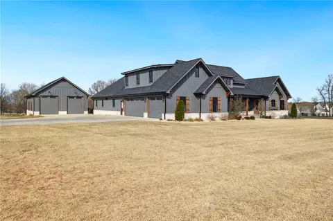 161 Old Ivy Cv, Springdale, AR 72762