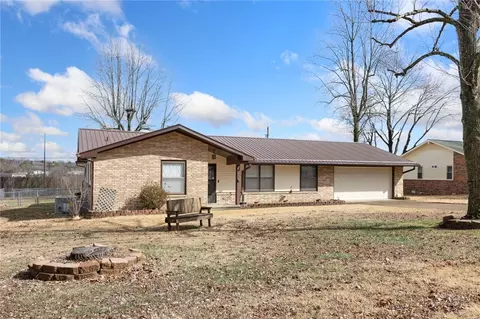 109 Cardinal, Harrison, AR 72601 photo 2
