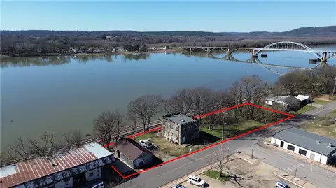 209 River St, Ozark, AR 72949