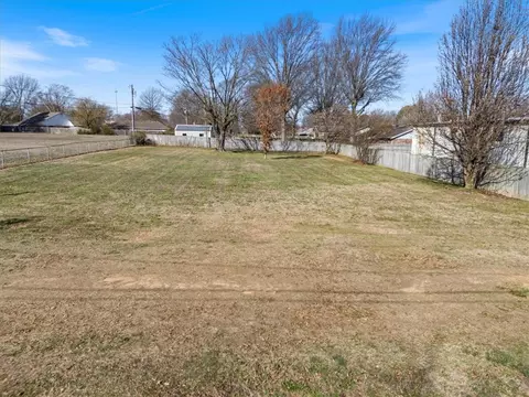 620 Holly St, Siloam Springs, AR 72761