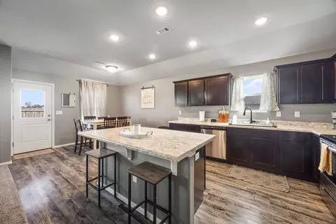 1700 Hermitage Dr, Centerton, AR 72719
