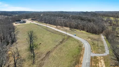 8000 Hill Country Dr, Decatur, AR 72722