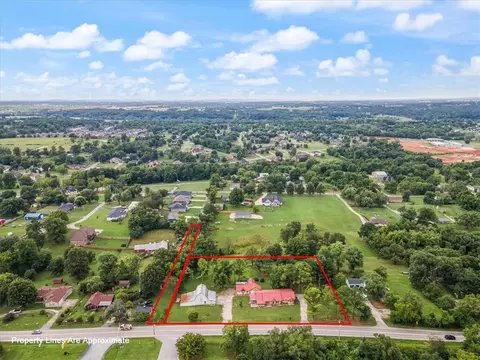 493 E Lowell Ave, Cave Springs, AR 72718