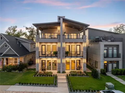 428 SE D St, Bentonville, AR 72712