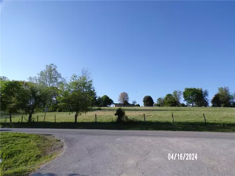 2704 Main Dr, Fayetteville, AR 72704
