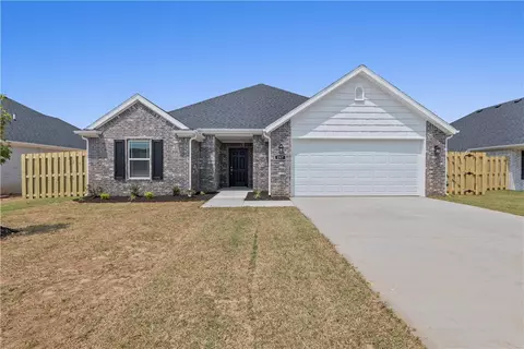 437 Hall St, West Fork, AR 72774
