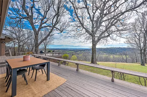 109 Woodcliff Cir, Springdale, AR 72764