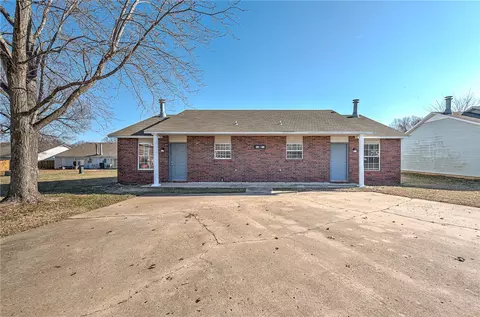 4482 W 4484 W Renee Ct, Fayetteville, AR 72704