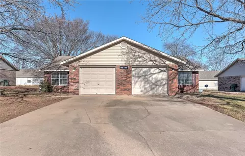 4418 W 4420 W Franciscan Trl, Fayetteville, AR 72704