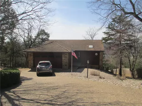 73 Beaver Dr, Holiday Island, AR 72631