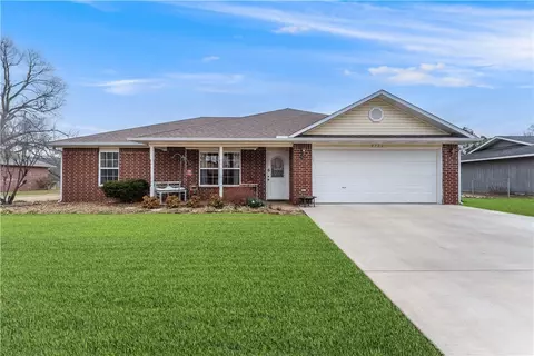 2724 Jessica Pl, Fayetteville, AR 72701