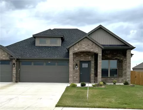 661 Summer Ln, Prairie Grove, AR 72753