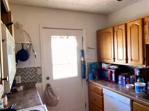 Kitchen - 6784 Saddlebrook Loop, Everton, AR 72633 photo 2 of 2
