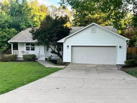 1515 Cardinal Dr, Fayetteville, AR 72703