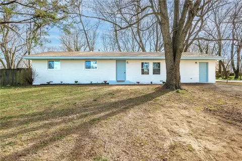 201 E Douglas St, Prairie Grove, AR 72753