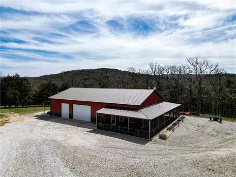 227 Flamingo Rd, Eureka Springs, AR 72631