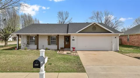411 N 39th St, Rogers, AR 72756