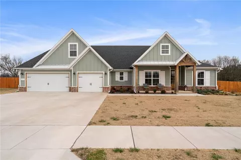 570 Briarwood Ln, Farmington, AR 72730